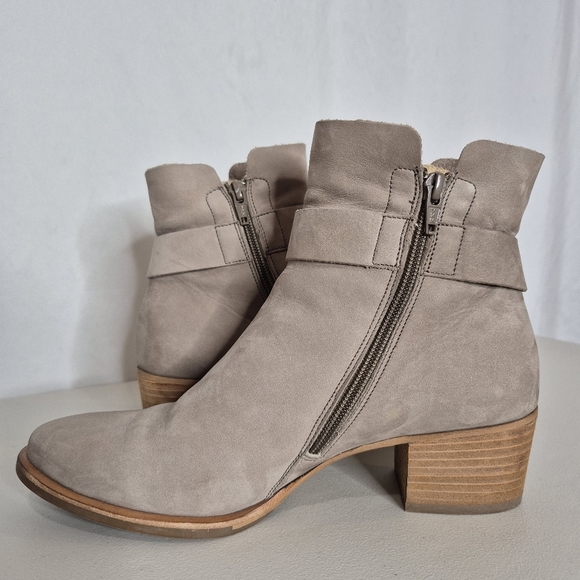 Paul Green Dallas Soft Sand Suede Side Zip Ankle Strap Detail Bootie - Size 8 - Picture 2 of 16